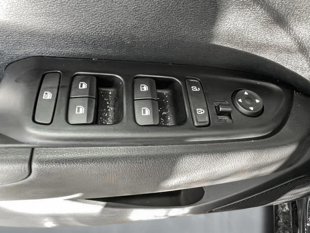 Hyundai Venue Preferred 2025 d&rsquo;occasion à vendre - 11