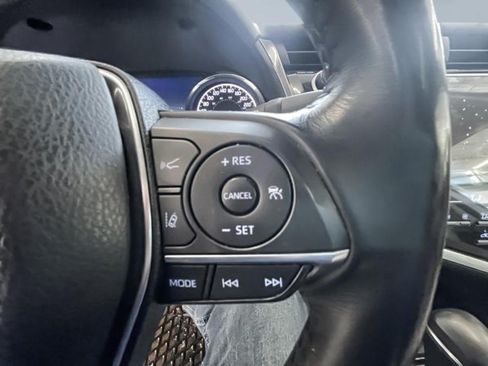 Toyota Camry HYBRIDE XLE 2019 d&rsquo;occasion à vendre - 16