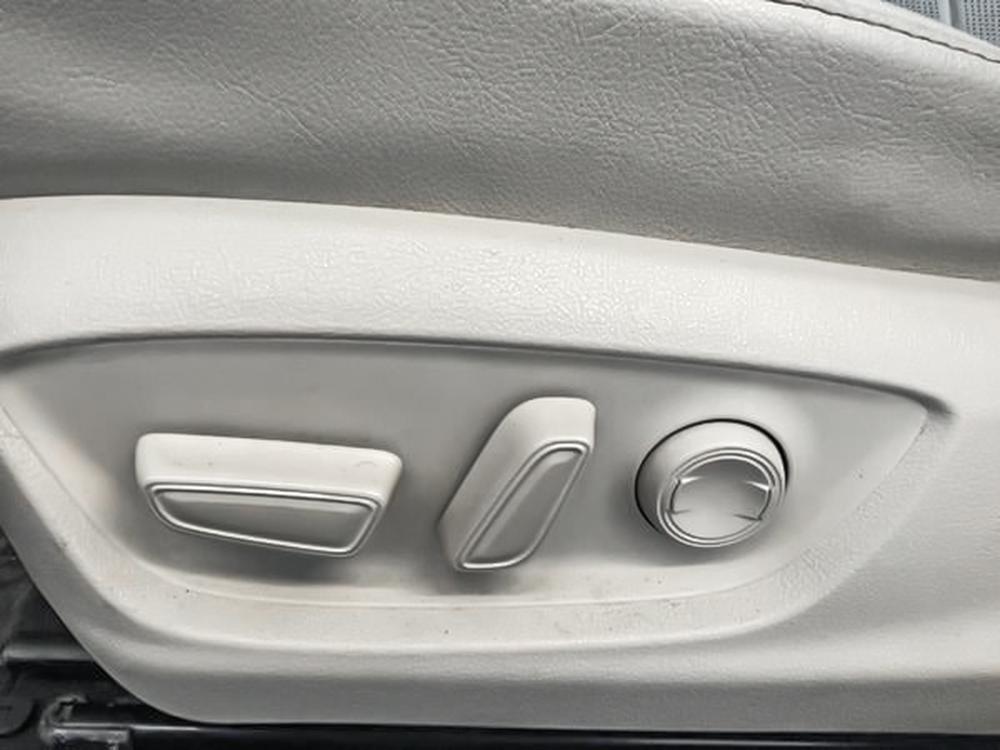 Toyota Camry HYBRIDE XLE 2019 d&rsquo;occasion à vendre - 12