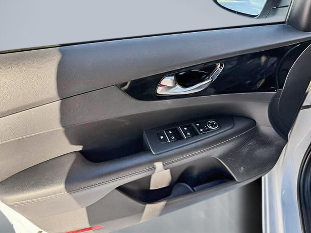 Kia Forte EX 2022 d&rsquo;occasion à vendre - 12