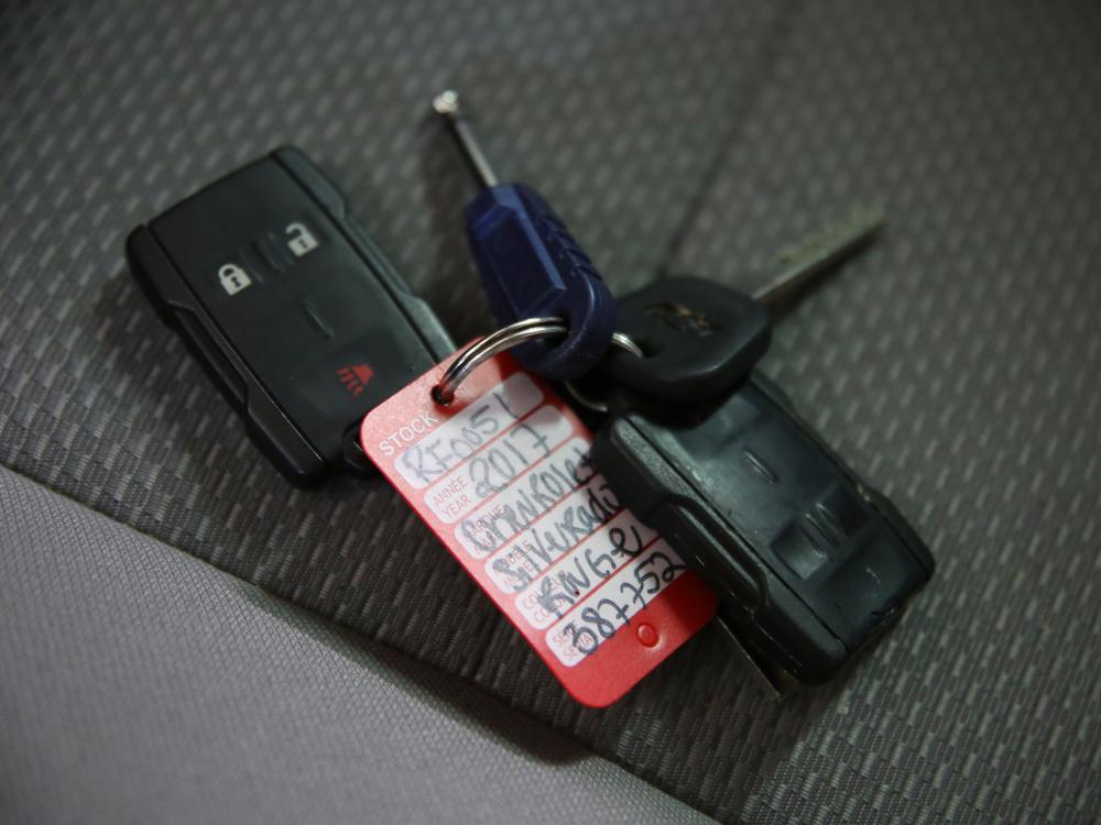 Chevrolet Silverado 1500 CUSTOM 2017 d&rsquo;occasion à vendre - 29