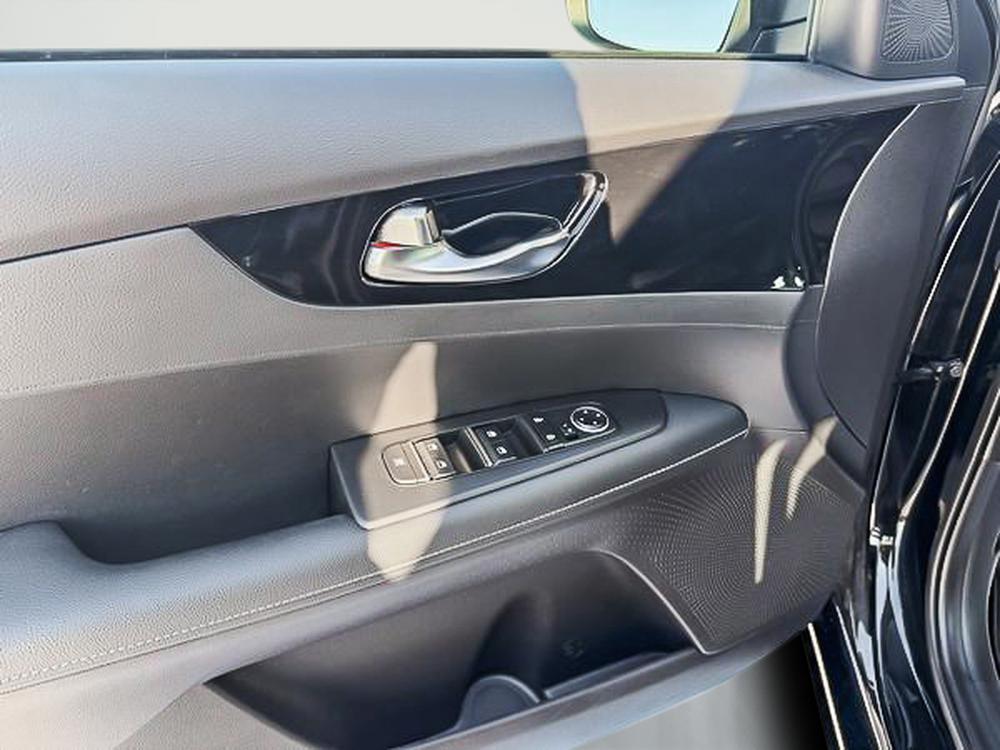 Kia Forte EX 2023 d&rsquo;occasion à vendre - 12