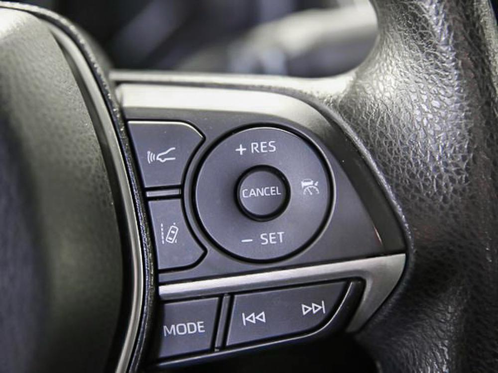 Toyota Camry HYBRID LE 2022 d&rsquo;occasion à vendre - 19