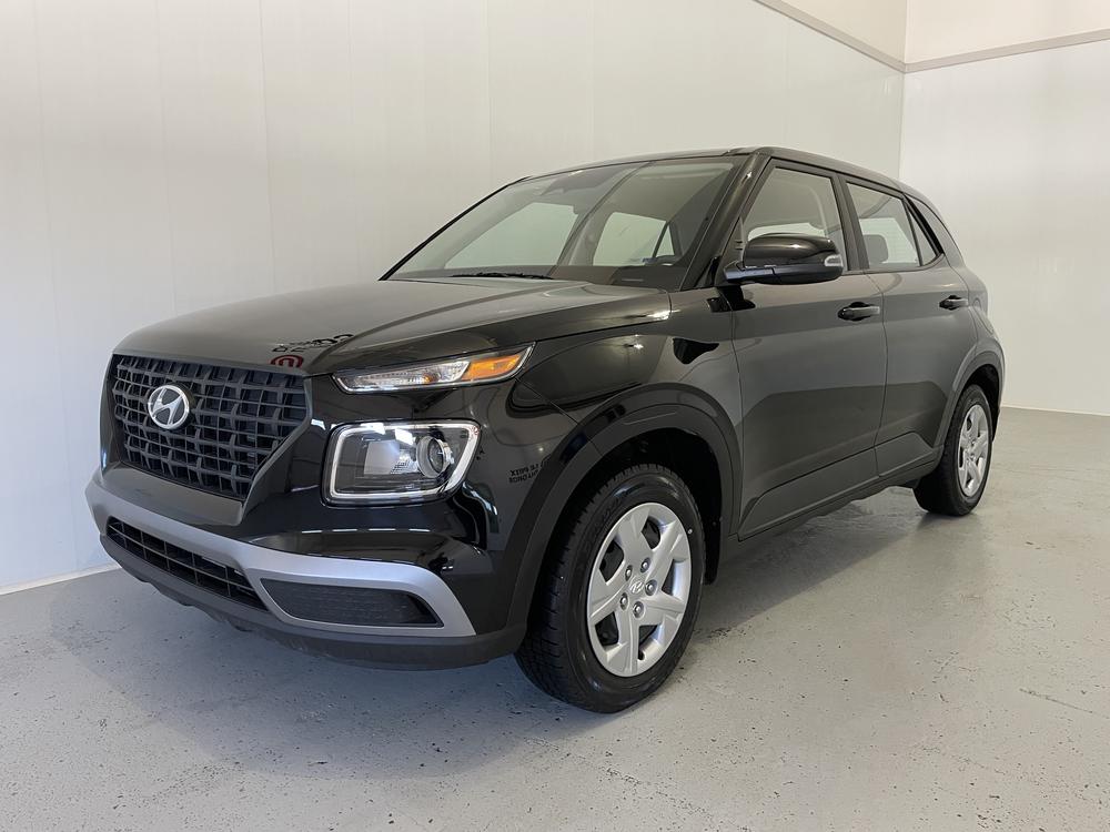 Hyundai Venue Essential 2024 d&rsquo;occasion à vendre - 3