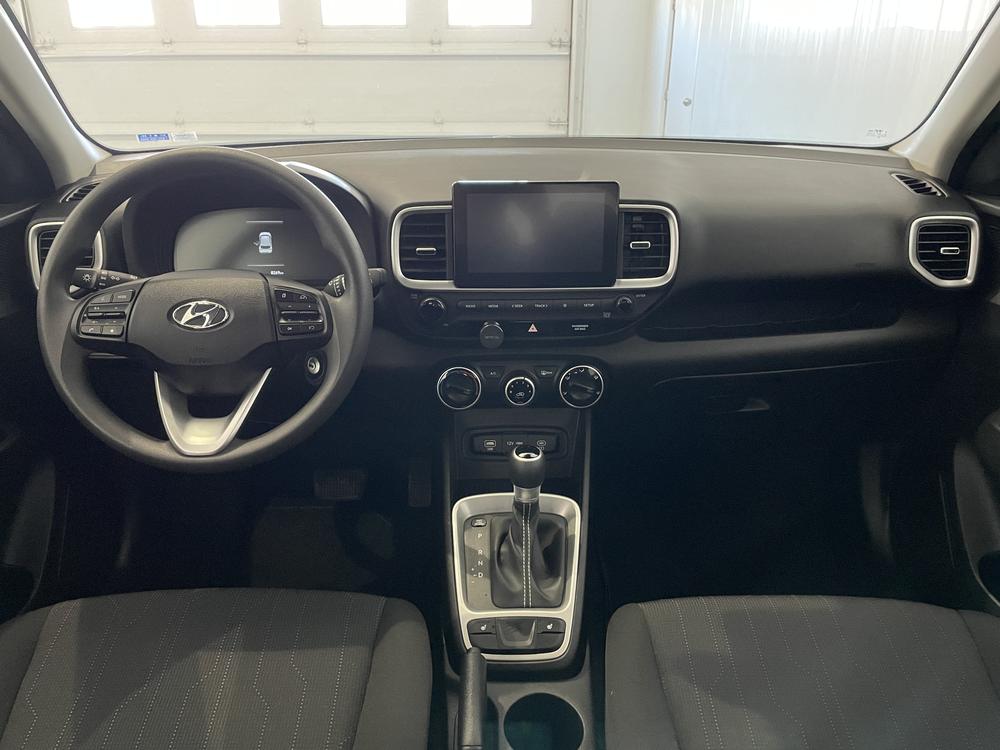 Hyundai Venue Essential 2024 d&rsquo;occasion à vendre - 8