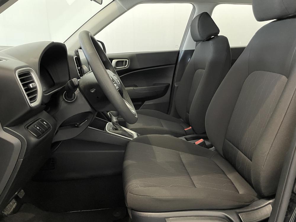 Hyundai Venue Essential 2024 d&rsquo;occasion à vendre - 12