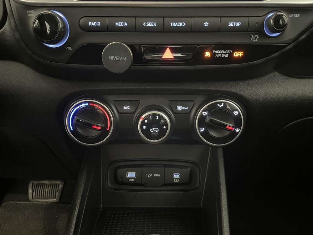 Hyundai Venue Essential 2024 d&rsquo;occasion à vendre - 23