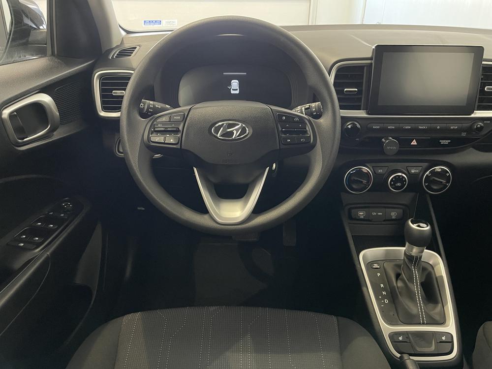 Hyundai Venue Essential 2024 d&rsquo;occasion à vendre - 9