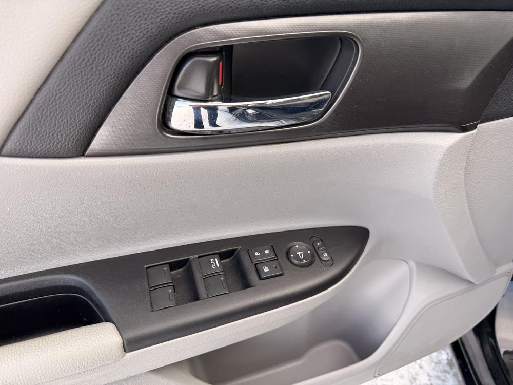 Honda Accord Sedan 2015 Noir usage à vendre Honda Accord Sedan 2015 Noir usage à vendre