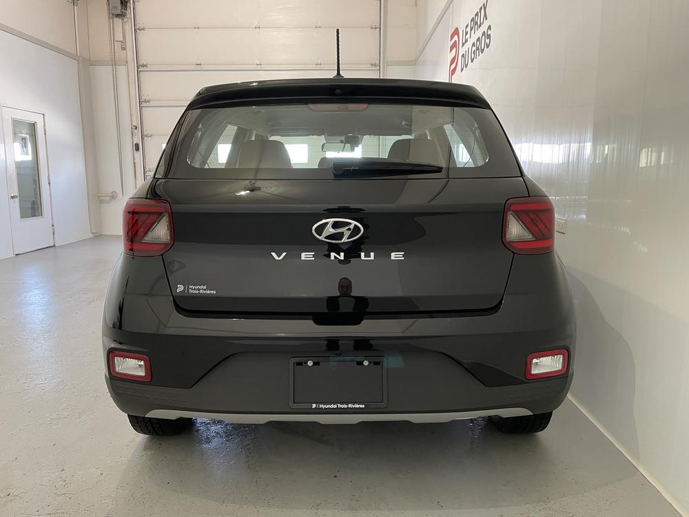 Hyundai Venue Essential 2024 d&rsquo;occasion à vendre - 7