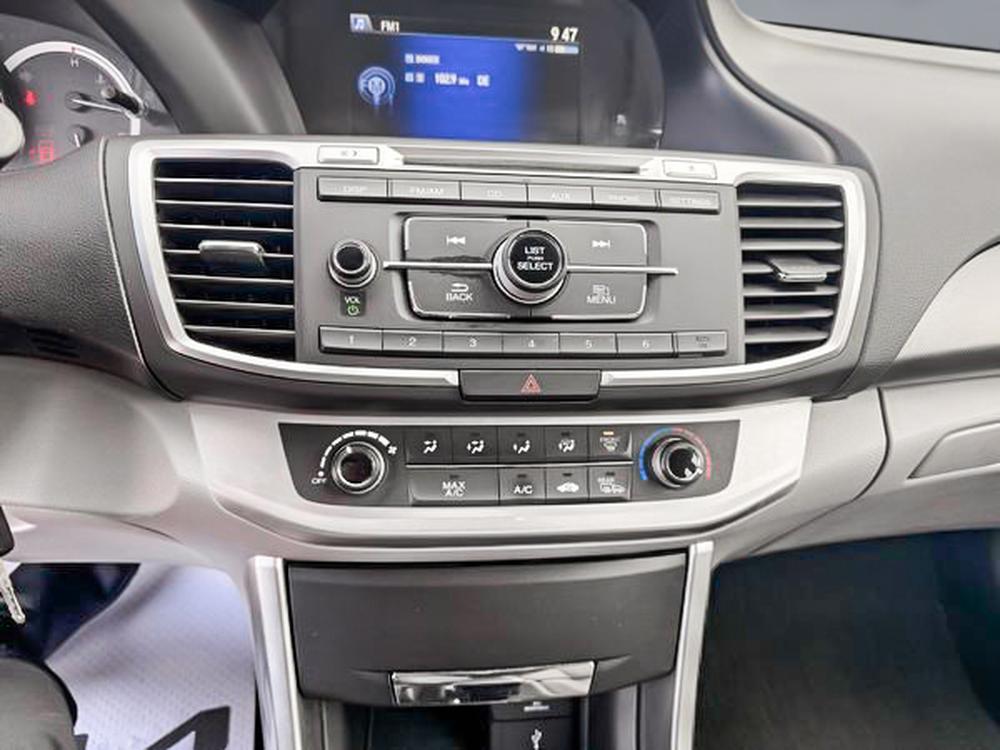 Honda Berline Accord LX 2015 d&rsquo;occasion à vendre - 24