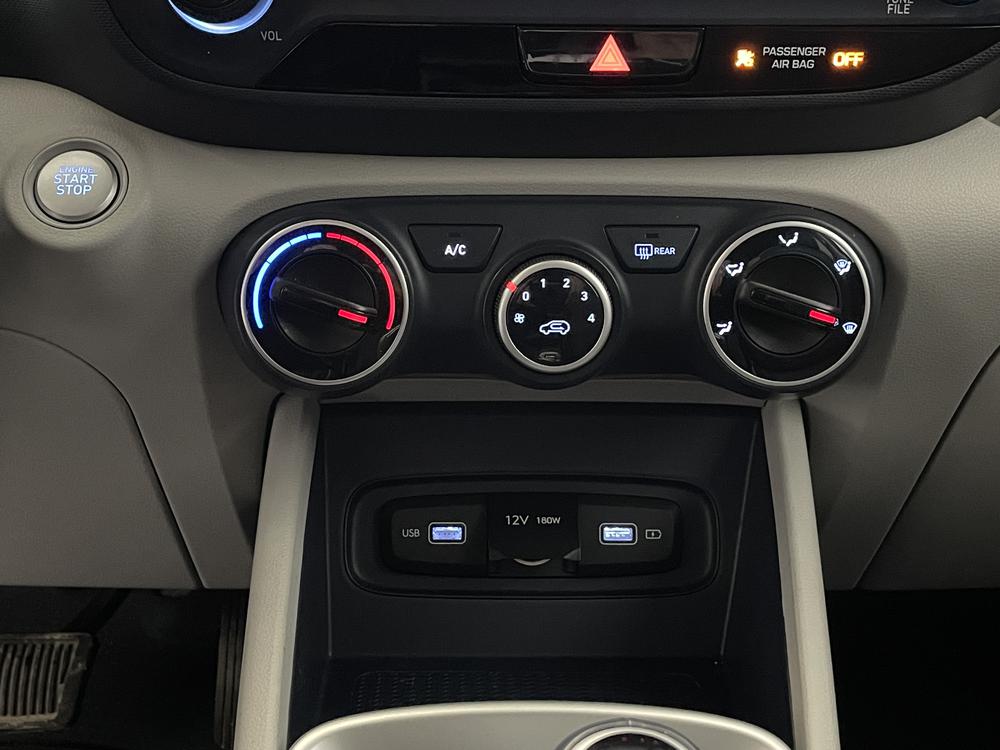 Hyundai Venue Urban Edition / Toit blanc 2022 d&rsquo;occasion à vendre - 26