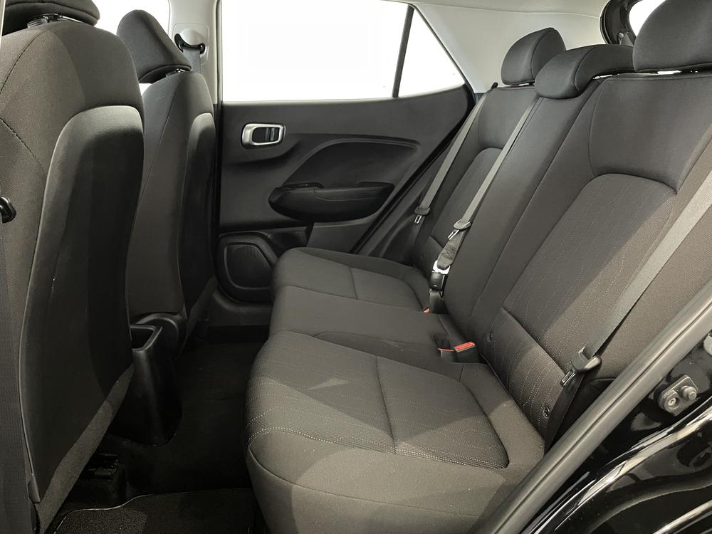 Hyundai Venue Essential 2024 d&rsquo;occasion à vendre - 26