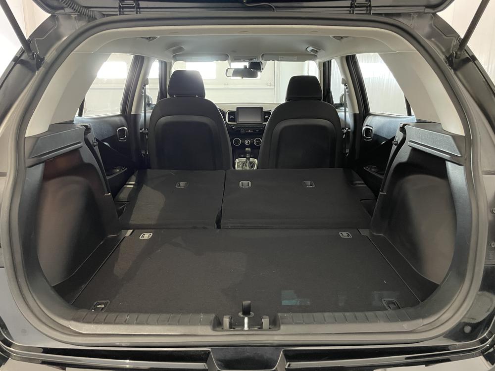 Hyundai Venue Essential 2024 d&rsquo;occasion à vendre - 28