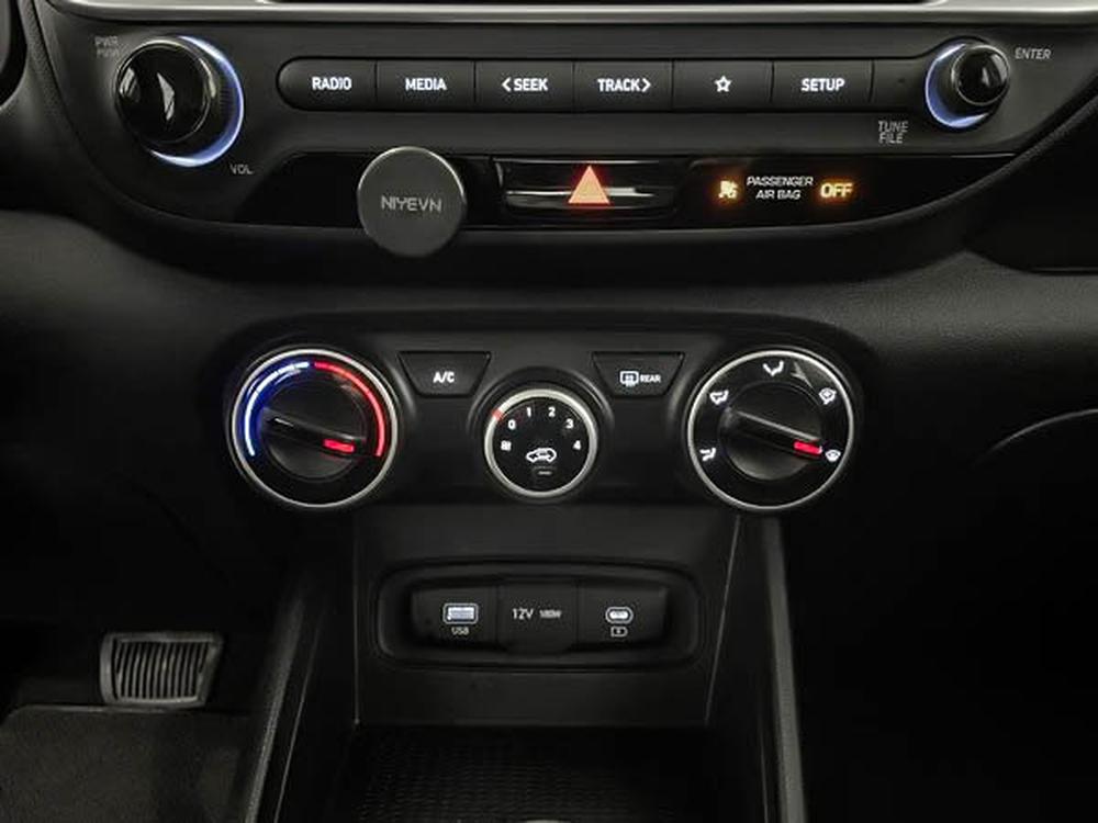 Hyundai Venue Essential 2024 d&rsquo;occasion à vendre - 23