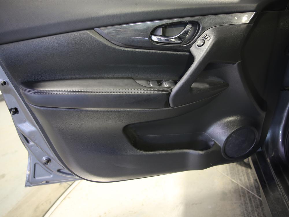 Nissan Rogue SV 2018 d&rsquo;occasion à vendre - 13