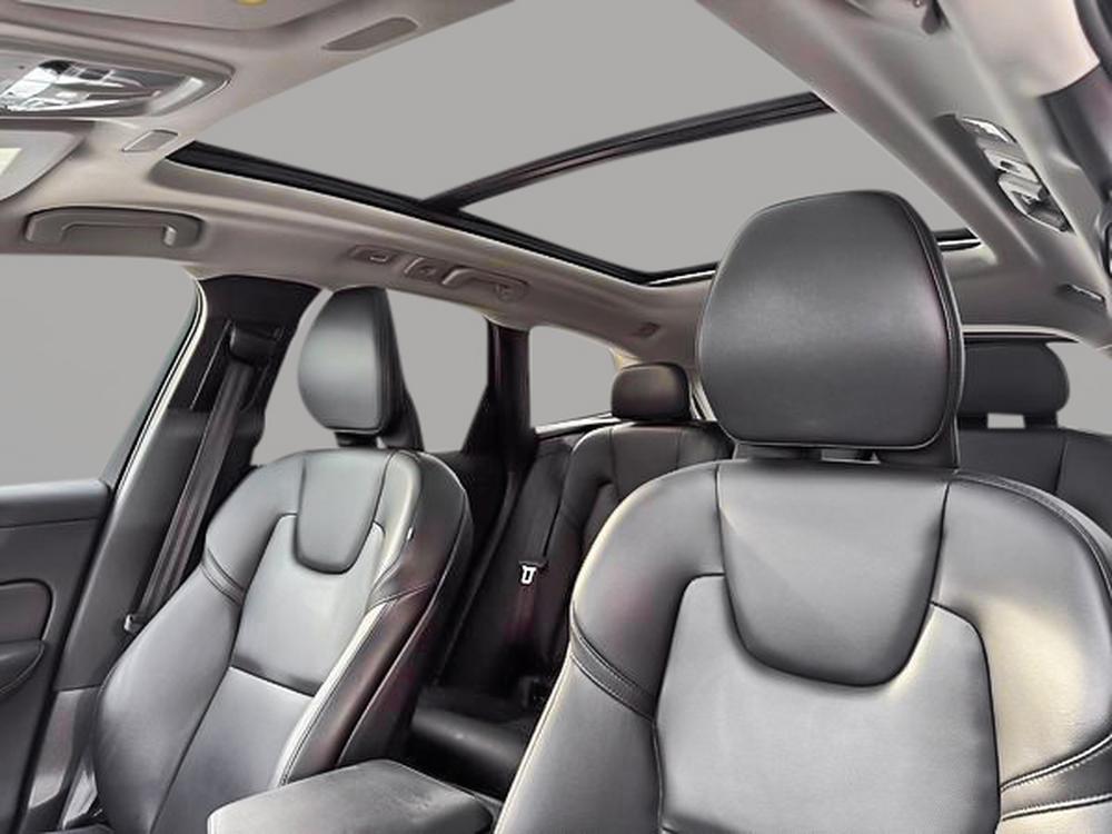 Volvo XC60 2024 Argent usage à vendre Volvo XC60 2024 Argent usage à vendre