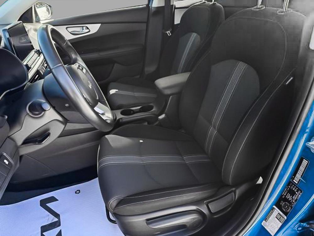 Kia Forte LX 2023 d&rsquo;occasion à vendre - 16