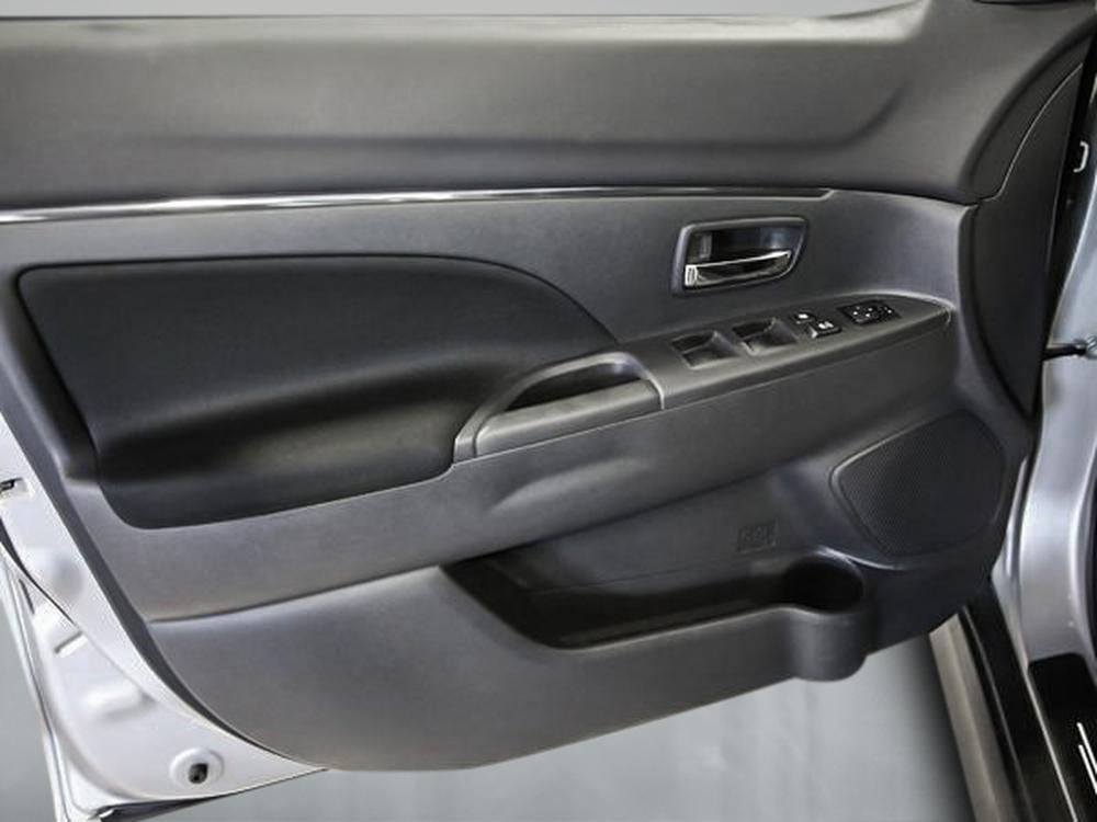 Mitsubishi RVR 2023 Gris usage à vendre Mitsubishi RVR 2023 Gris usage à vendre