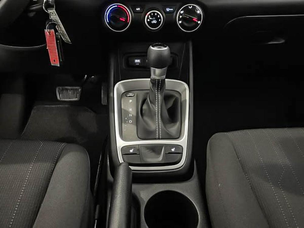 Hyundai Venue Essential 2024 d&rsquo;occasion à vendre - 24