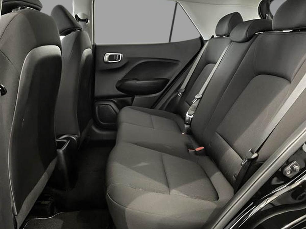 Hyundai Venue Essential 2024 d&rsquo;occasion à vendre - 26