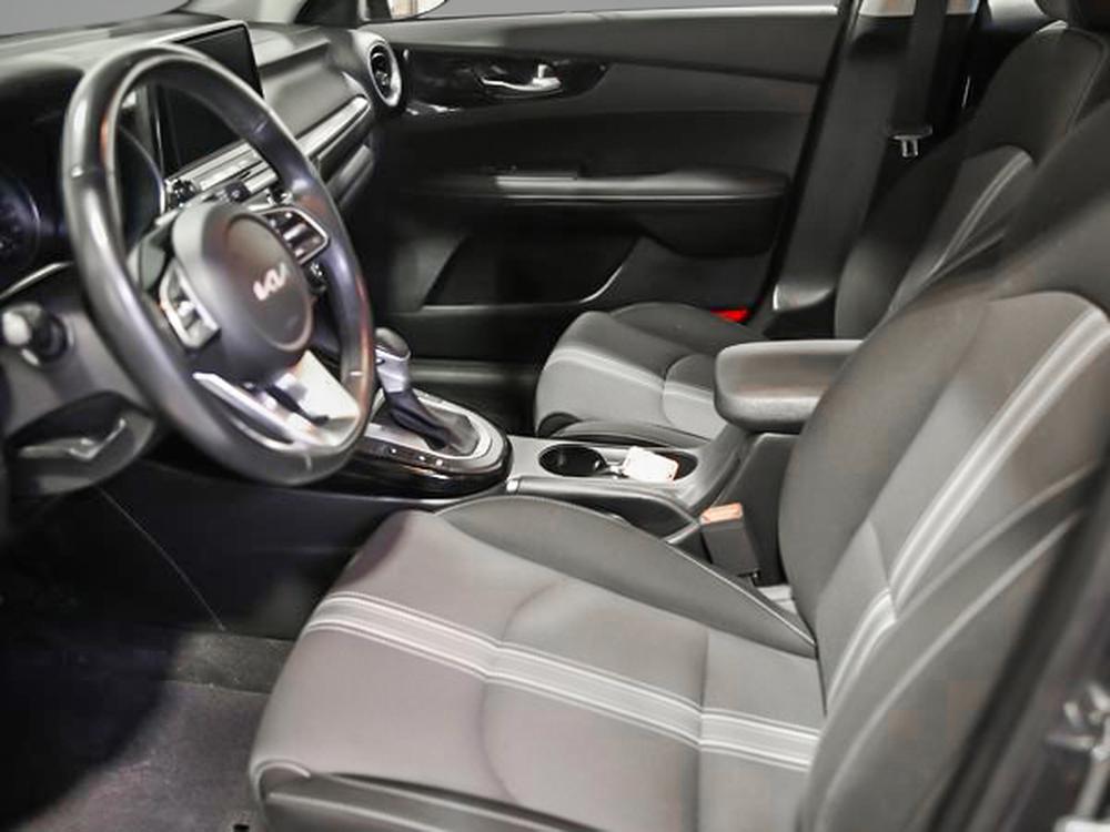 Kia Forte EX 2022 d&rsquo;occasion à vendre - 16