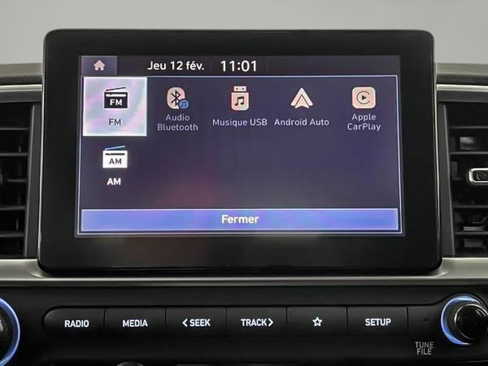 Hyundai Venue Essential 2024 d&rsquo;occasion à vendre - 21