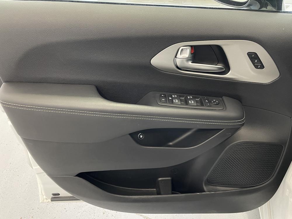 Chrysler Pacifica Hybrid Select / 7 passagers 2024 d&rsquo;occasion à vendre - 12