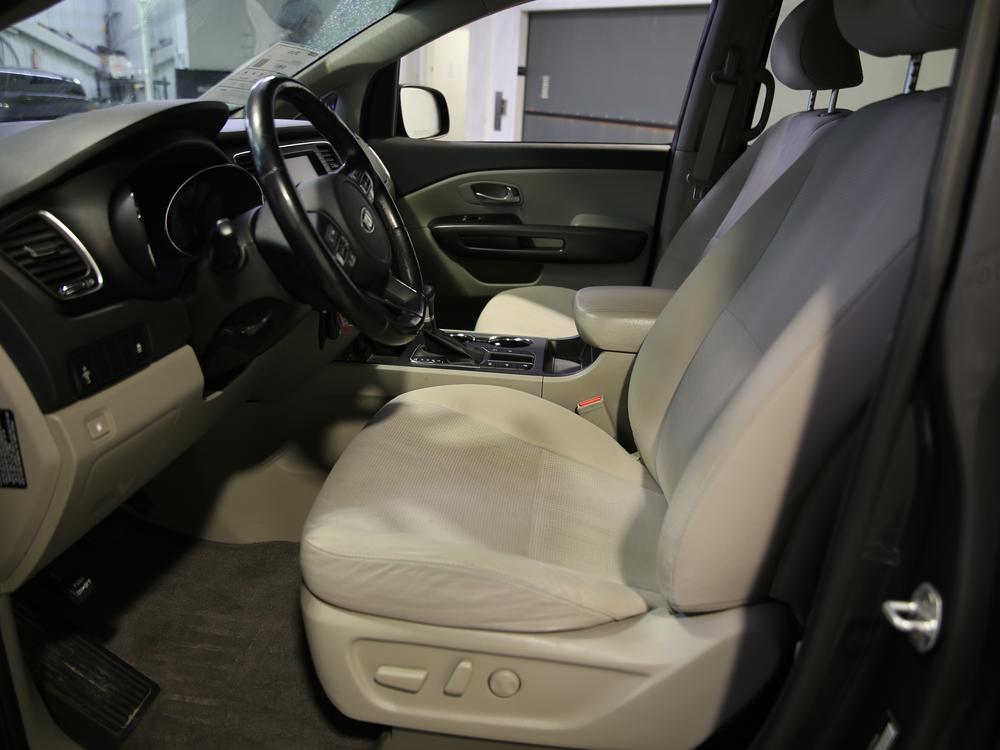 Kia Sedona LX 2020 d&rsquo;occasion à vendre - 16