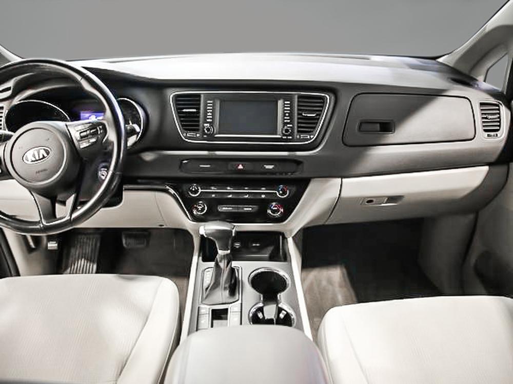 Kia Sedona LX 2020 d&rsquo;occasion à vendre - 30