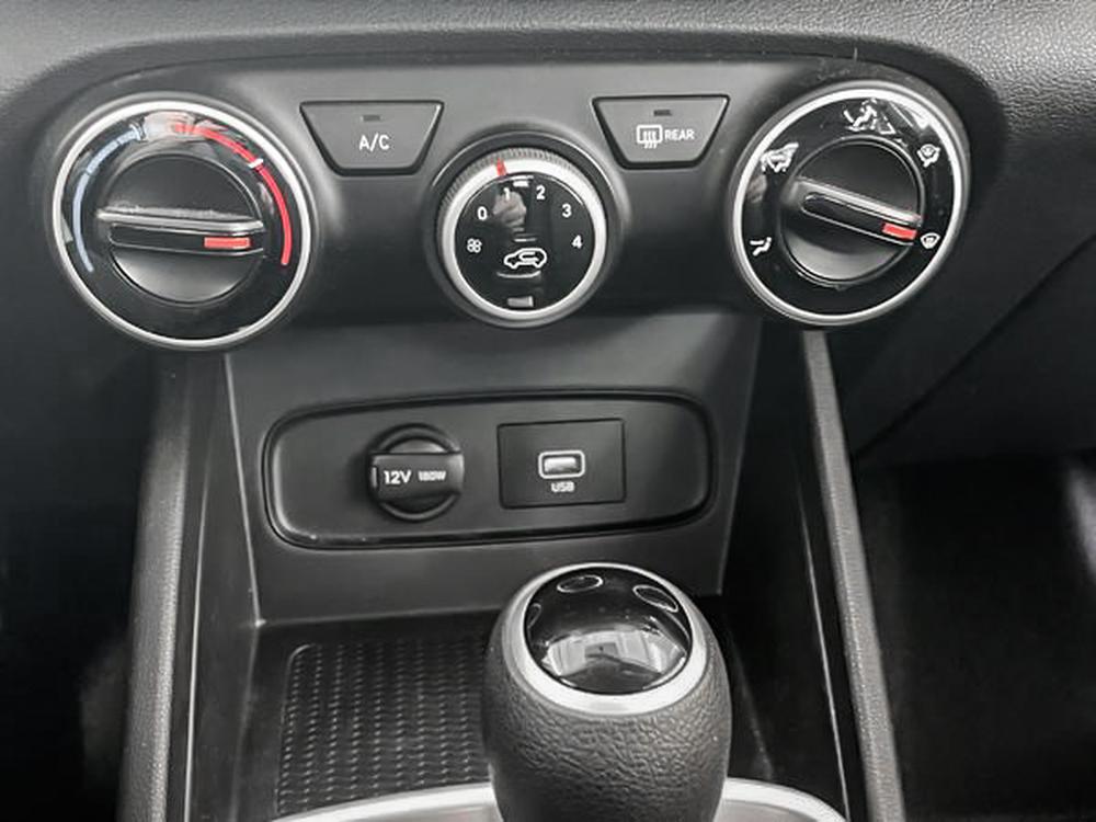 Hyundai Venue ESSENTIAL 2020 d&rsquo;occasion à vendre - 27