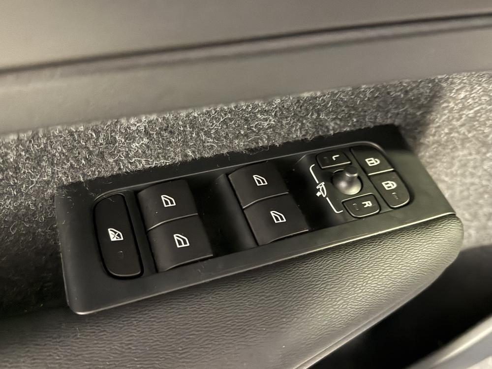 Volvo XC40 R-DESIGN 2019 d&rsquo;occasion à vendre - 18