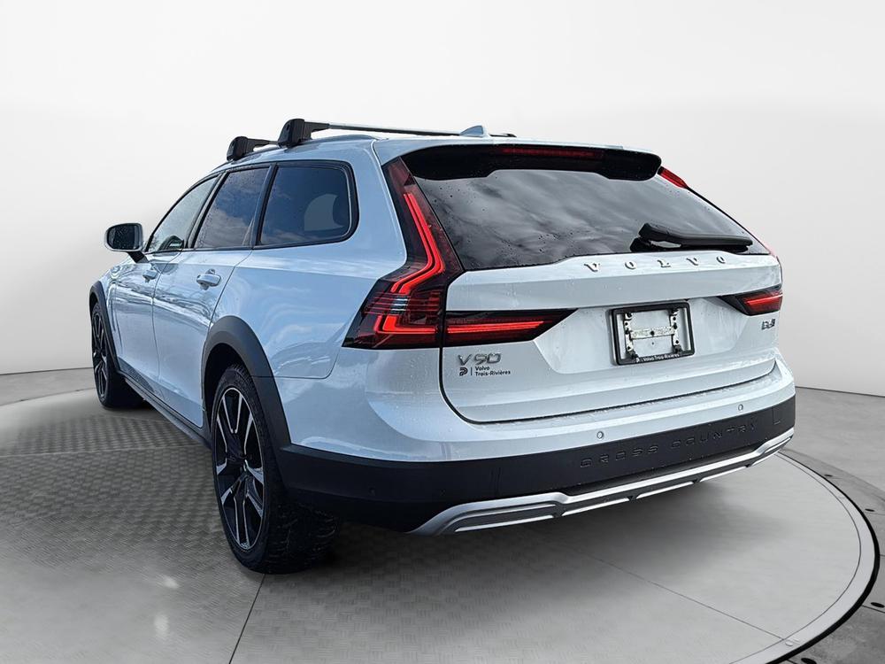Volvo V90 Cross Country B6 PLUS AWD 2023 d&rsquo;occasion à vendre - 8