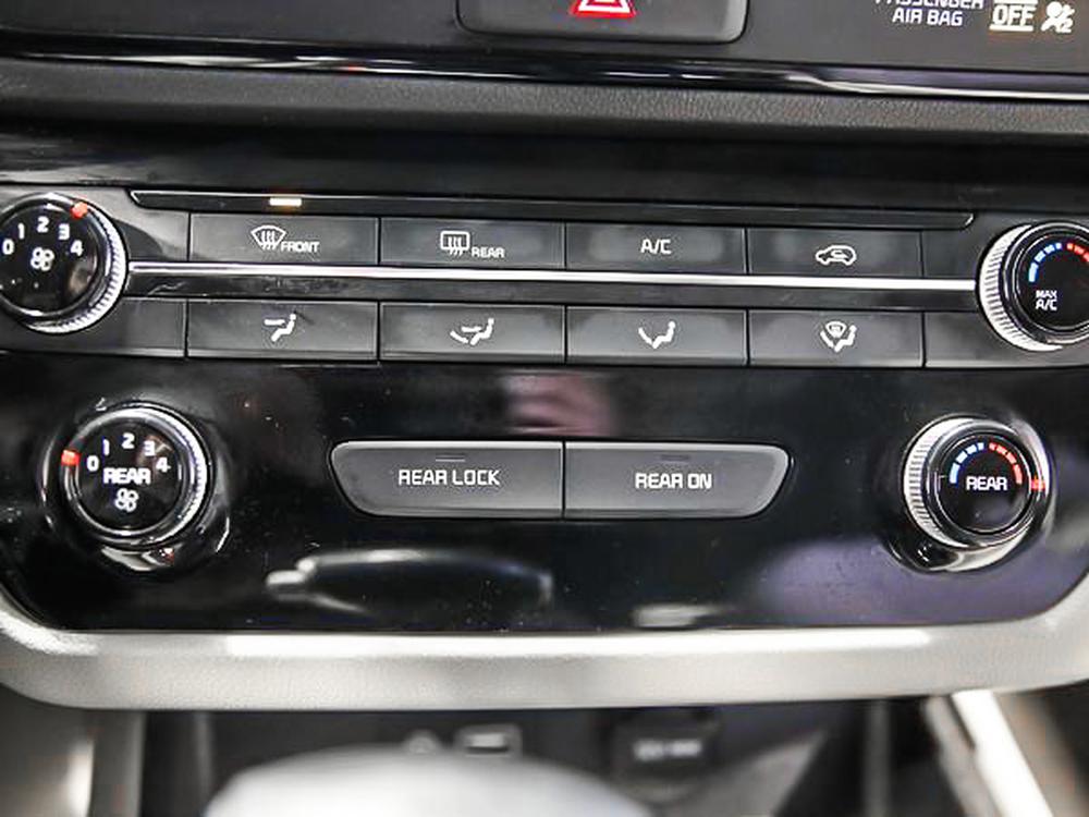 Kia Sedona LX 2020 d&rsquo;occasion à vendre - 26