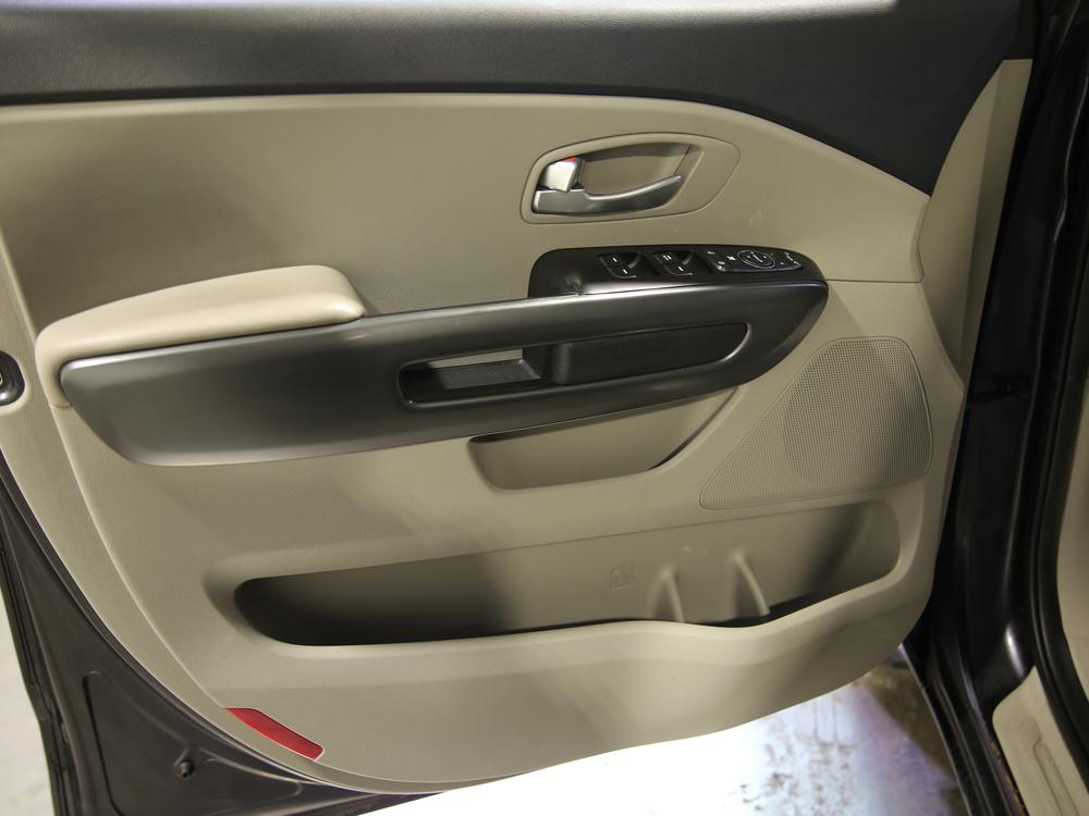 Kia Sedona LX 2020 d&rsquo;occasion à vendre - 13